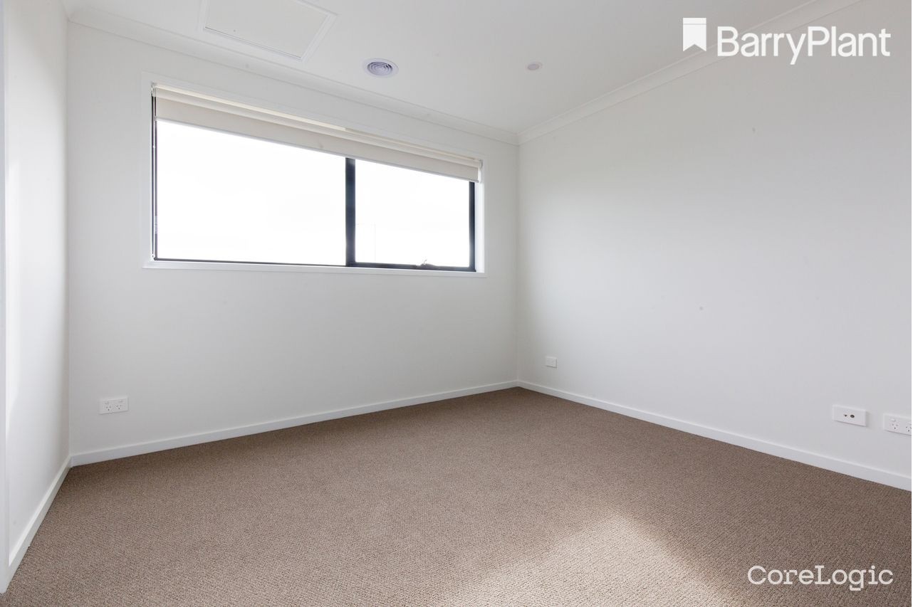11 Vendeen Walk, Clyde North, VIC 3978, Clyde North - Thumbnail 5