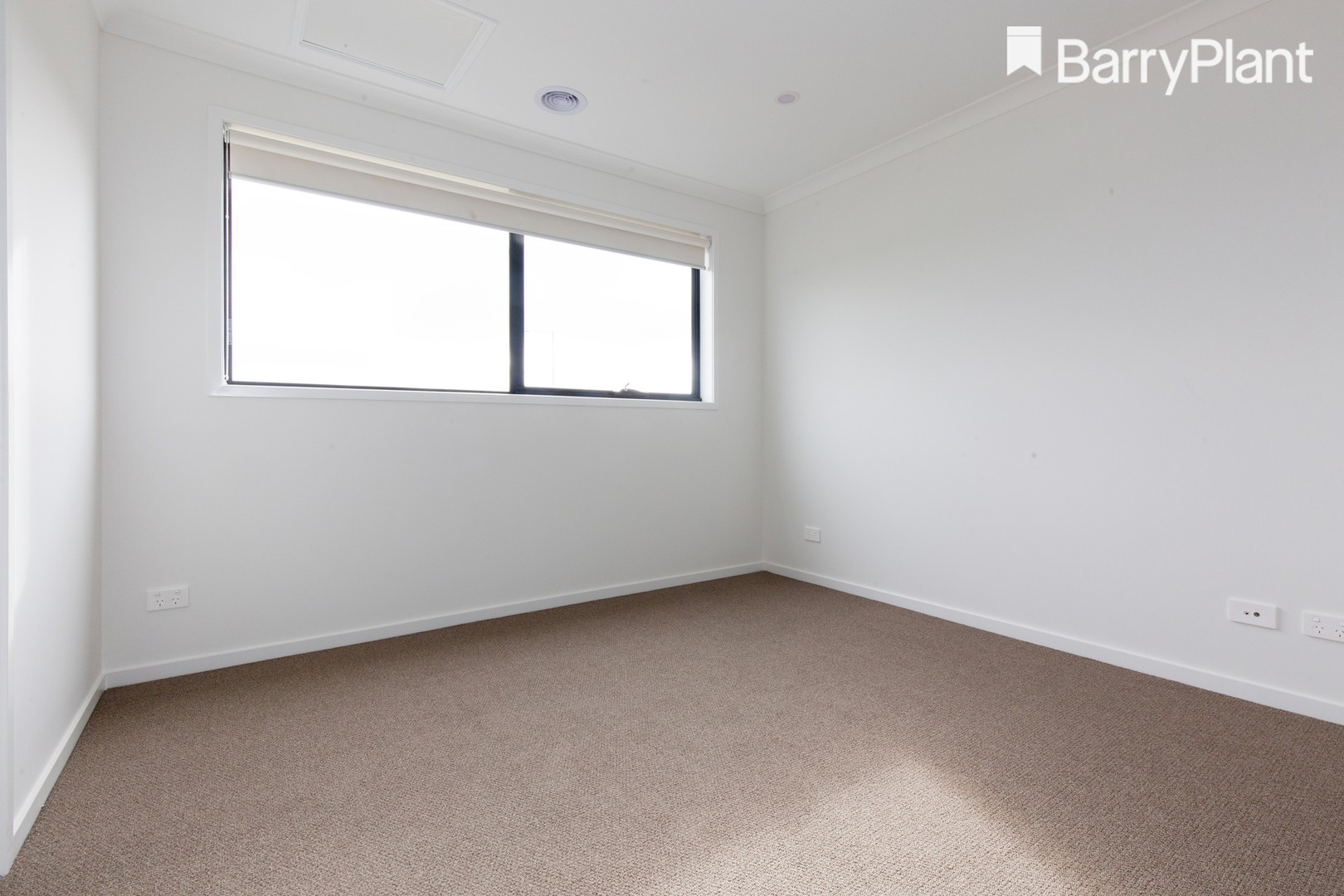 11 Vendeen Walk, Clyde North, VIC 3978, Clyde North - Thumbnail 3
