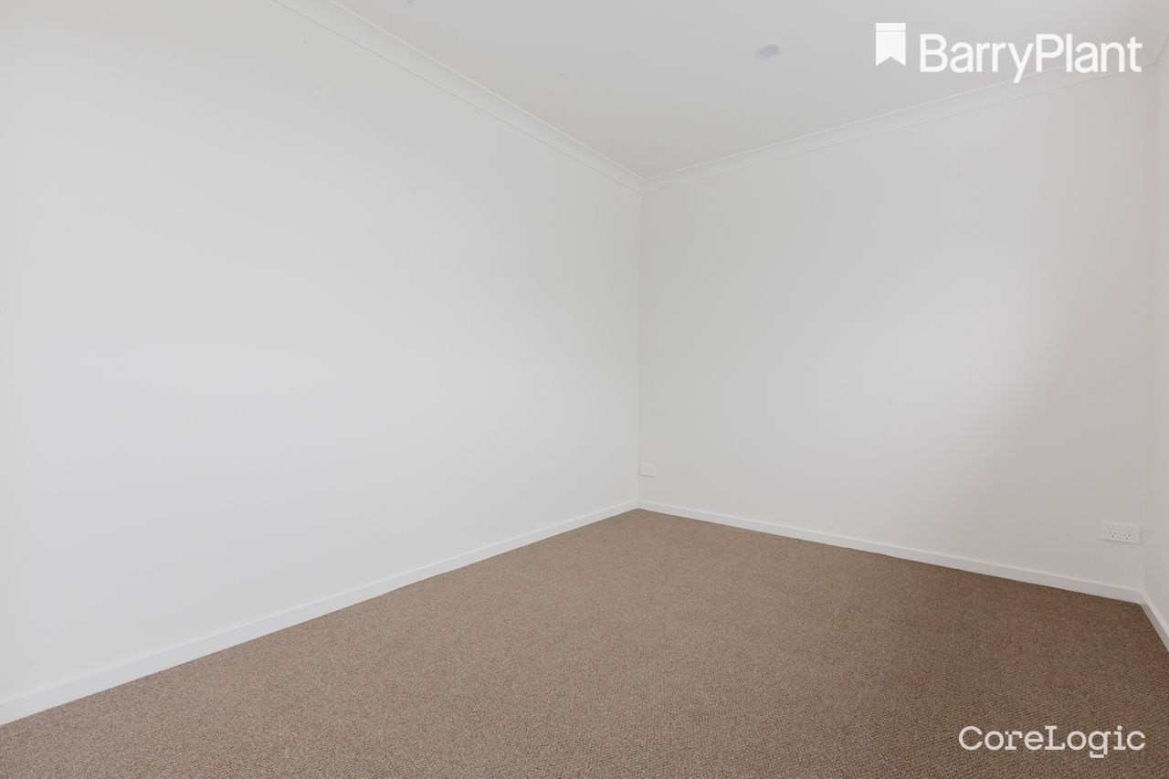 11 Vendeen Walk, Clyde North, VIC 3978, Clyde North - Thumbnail 7