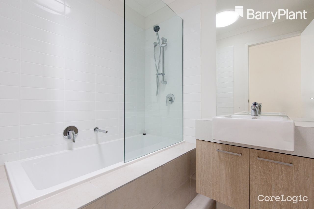 11 Vendeen Walk, Clyde North, VIC 3978, Clyde North - Thumbnail 8