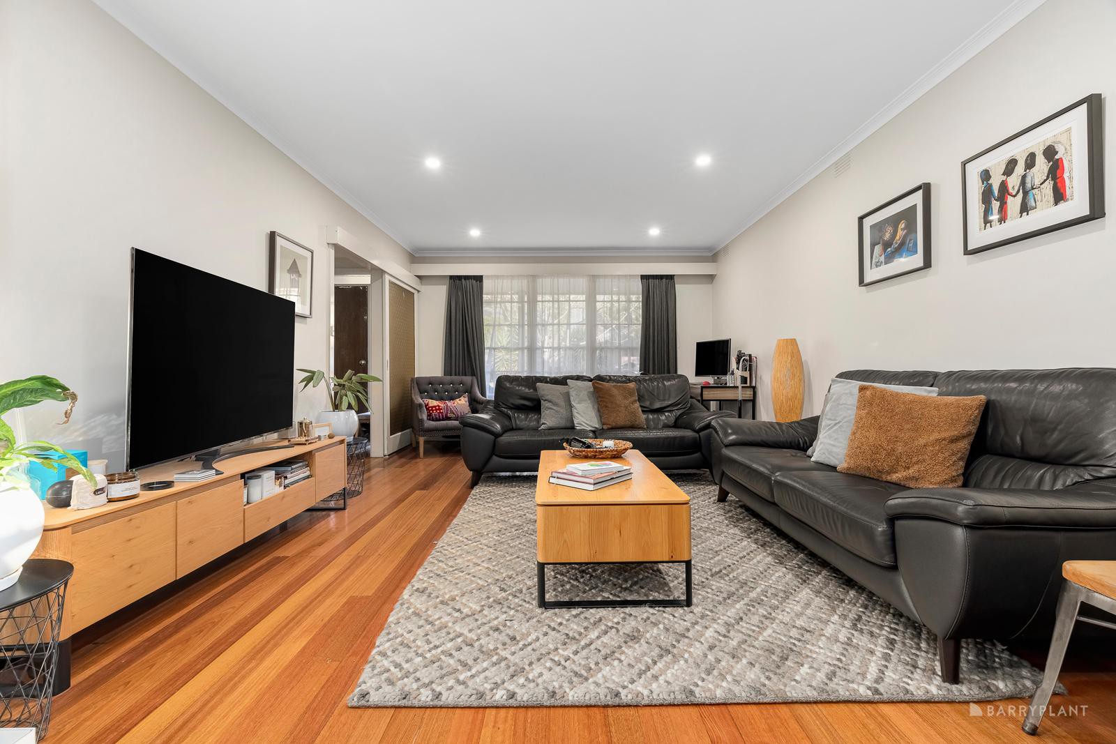 11 Viscount Drive, Doncaster, VIC 3108 - Thumbnail 2 - 09/05/2025