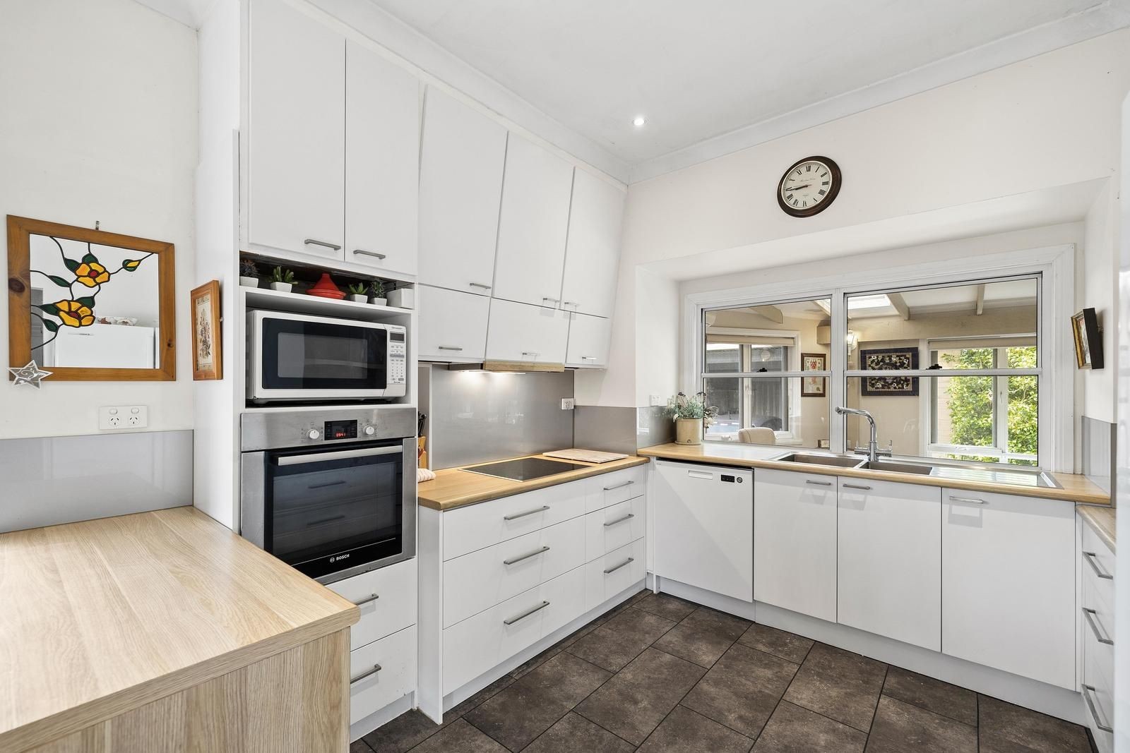 11 Walter Street, Mitcham, VIC 3132, Mitcham - Thumbnail 2