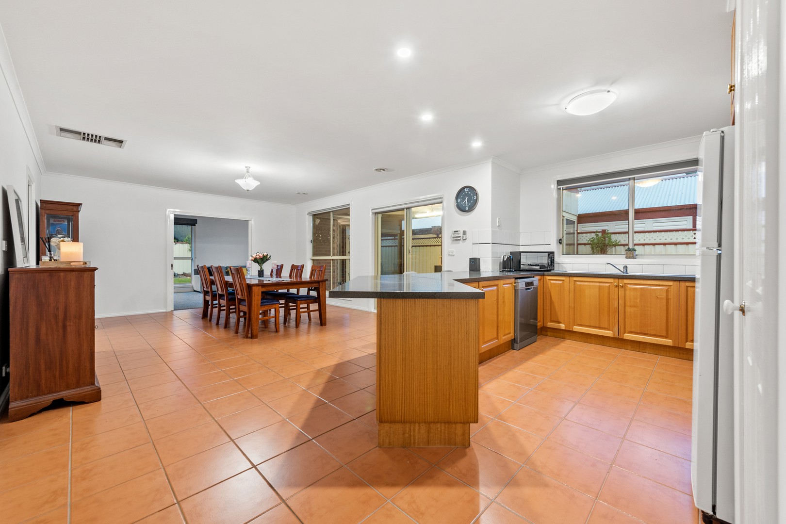 11 Wattle Valley Drive, Hillside, VIC 3037, Hillside - Thumbnail 3