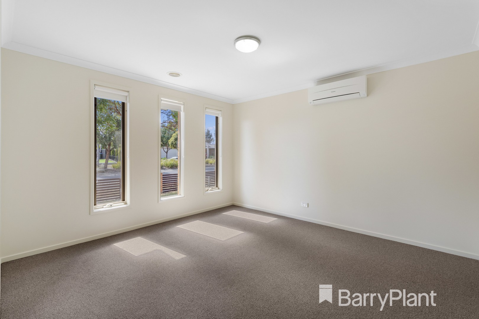 11 Wickford Road, Tarneit, VIC 3029, Tarneit - Thumbnail 2
