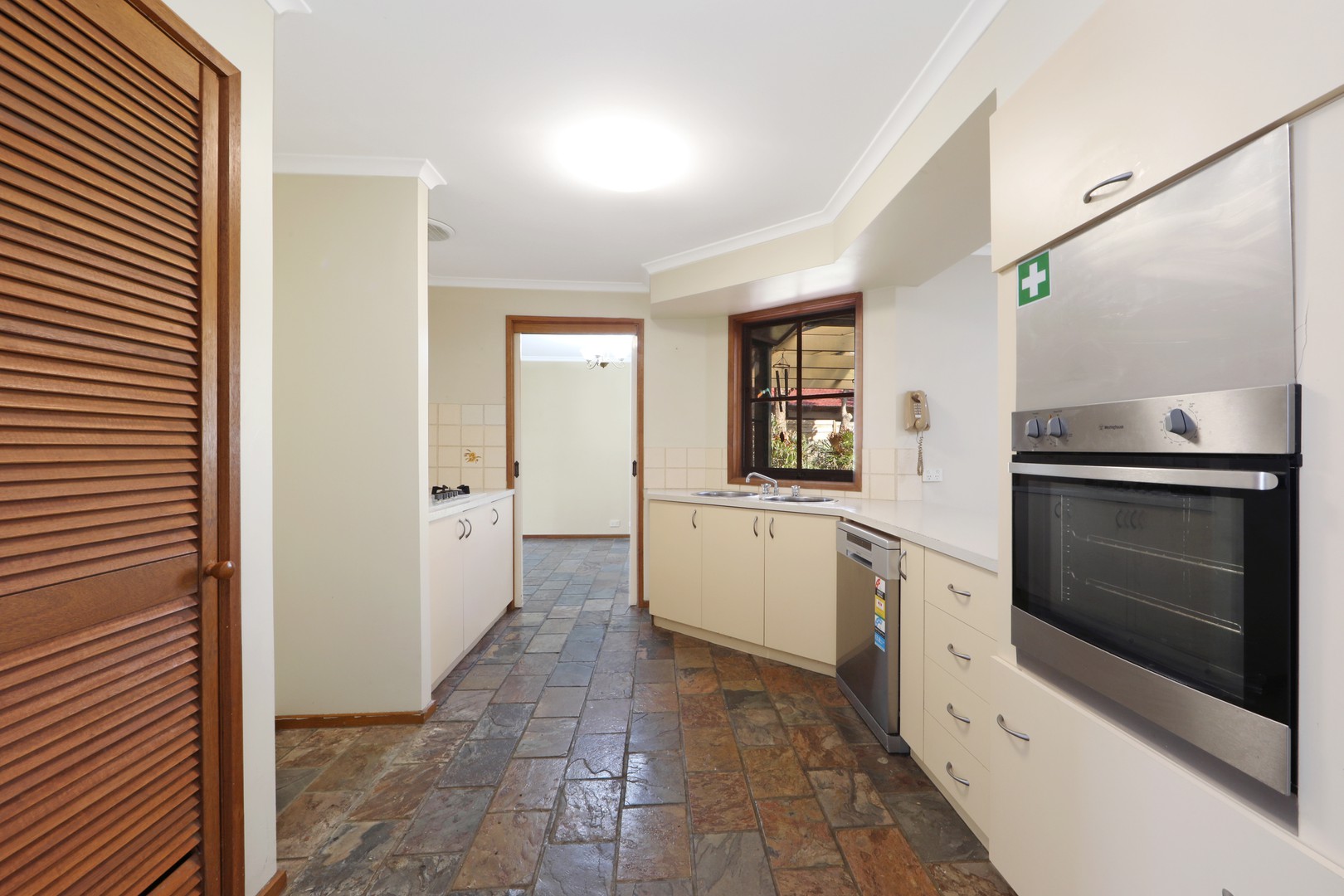 11 Willow Avenue, Rowville, VIC 3178, Rowville - Thumbnail 4