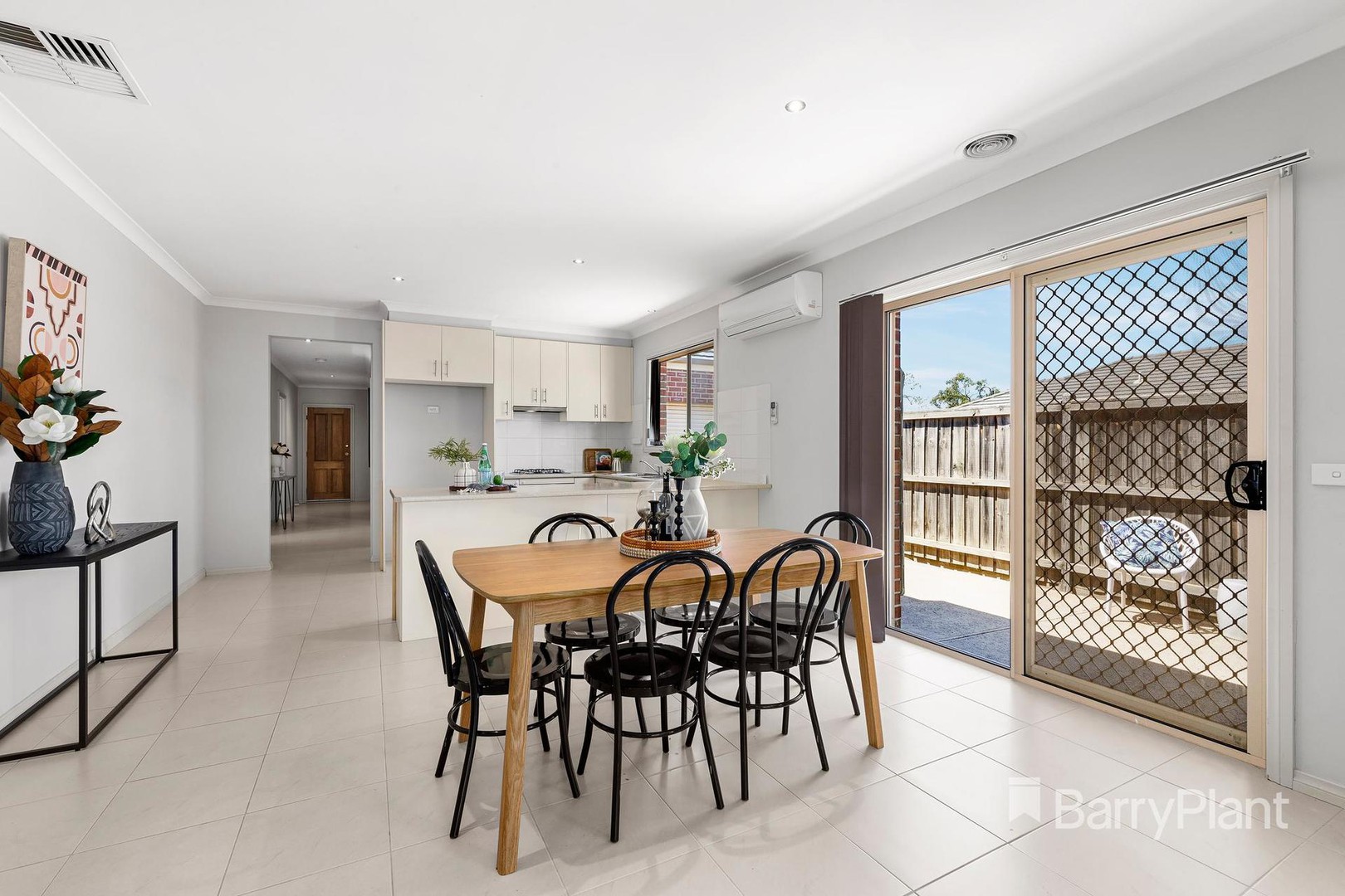 11 Yantara Walk, South Morang, VIC 3752, South Morang - Thumbnail 3