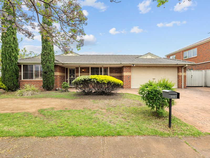 110 Chisholm Drive, Caroline Springs, VIC 3023 - Image - 11/11/2025