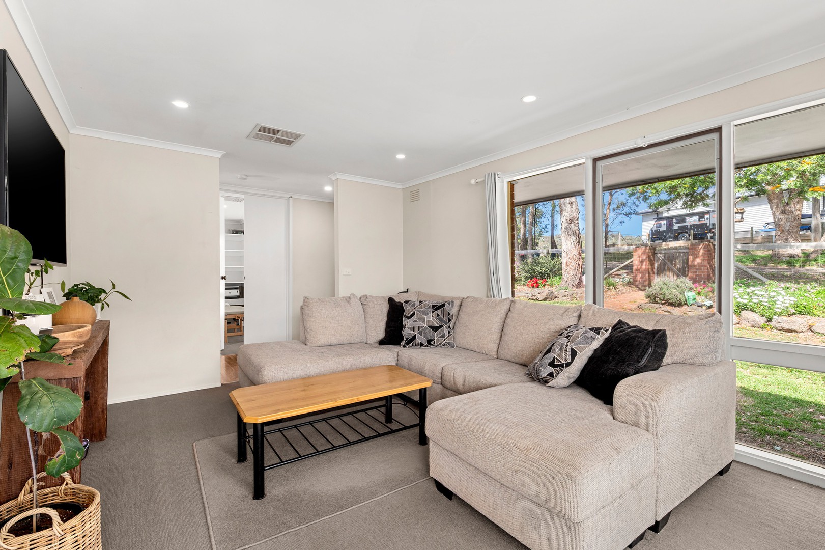 110 Grassy Flat Road, Diamond Creek, VIC 3089 - Thumbnail 1 - 29/01/2026