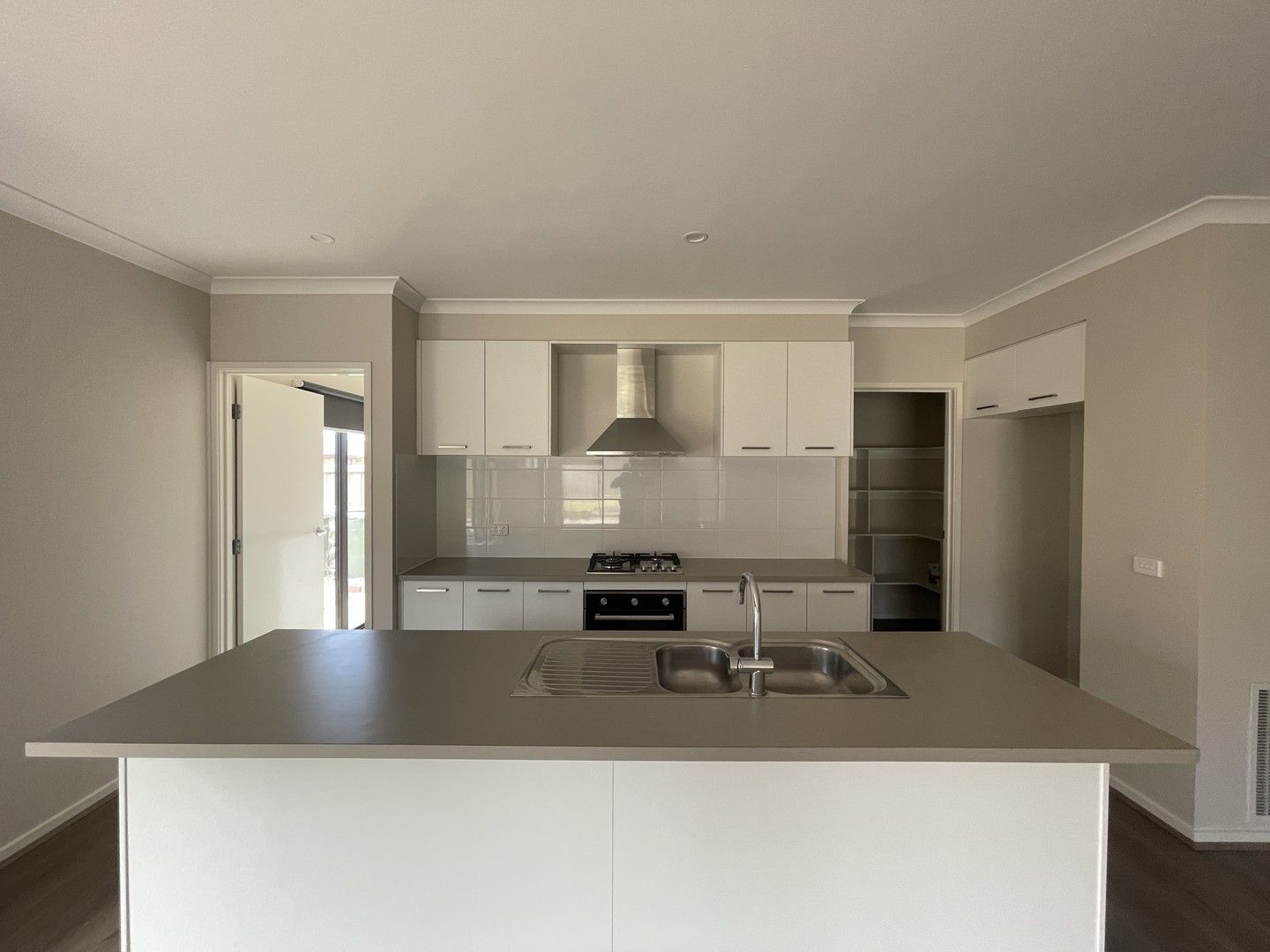 111 Holyoake  Parade, Manor Lakes, VIC 3024, Manor Lakes - Thumbnail 4
