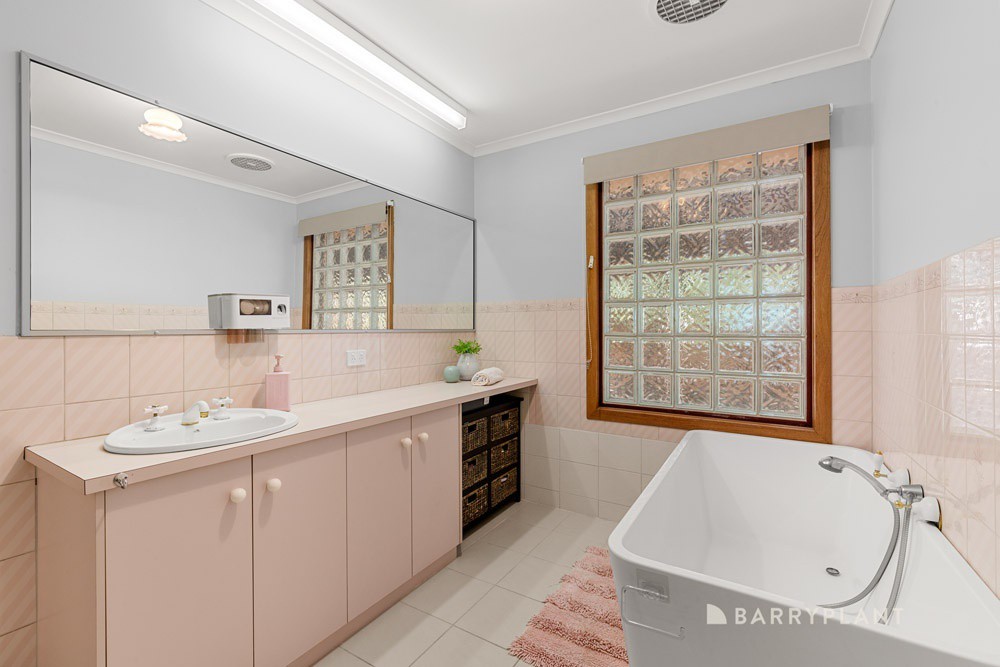 111 Romano Avenue, Mill Park, VIC 3082, Mill Park - Thumbnail 6
