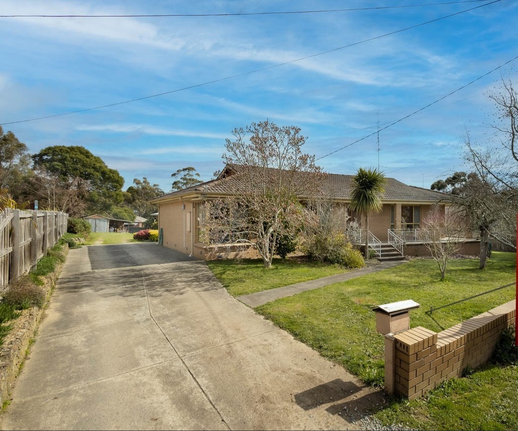1114-1116 Geelong Rd, Mount Clear, VIC 3350 - Thumbnail 2 - 05/11/2025