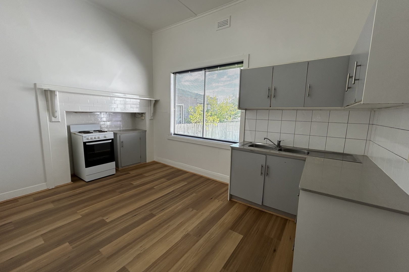 112 Nicholson Street, Coburg, VIC 3058, Coburg - Thumbnail 2