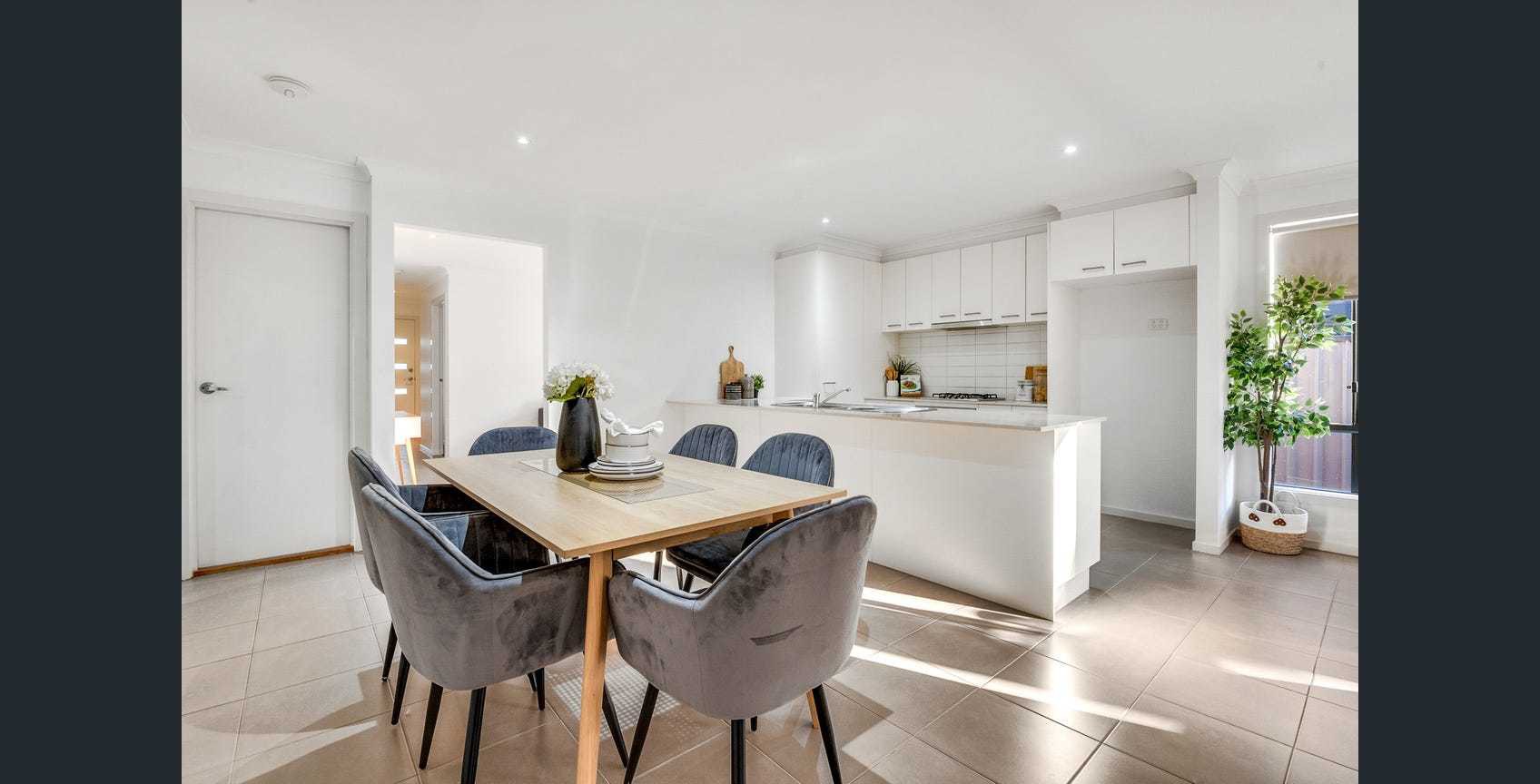 113 Wattletree Street, Craigieburn, VIC 3064, Craigieburn - Thumbnail 2