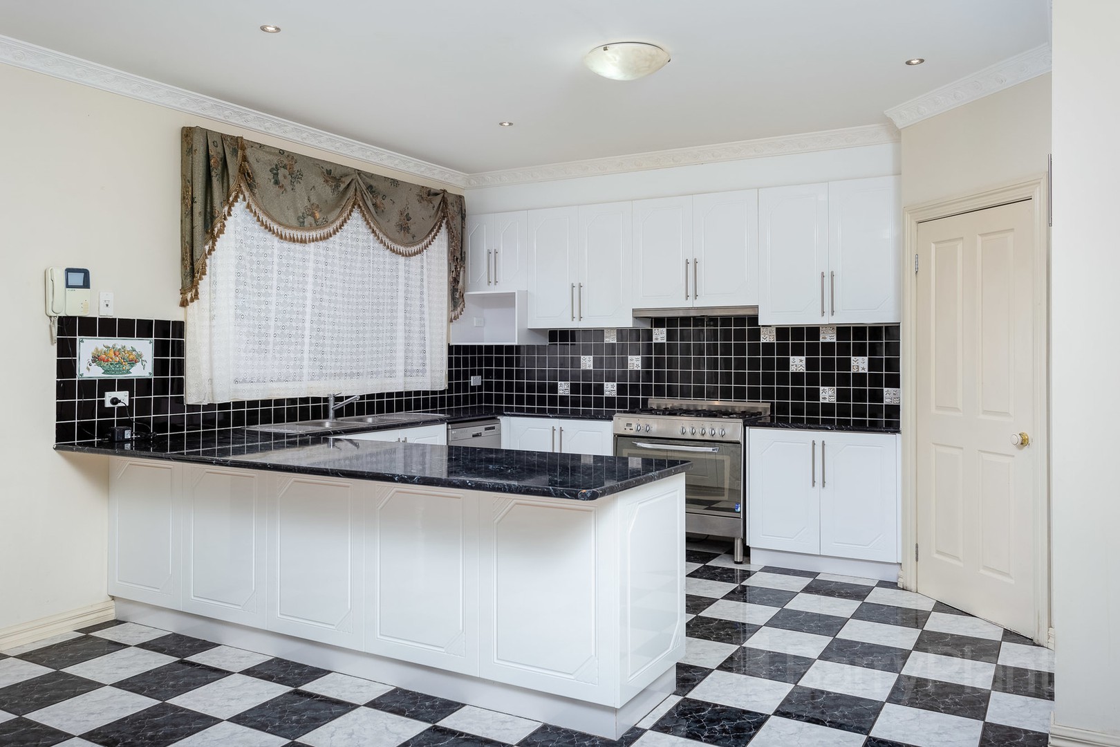 117 Lennon Boulevard, Point Cook, VIC 3030 - Thumbnail 2 - 05/11/2021