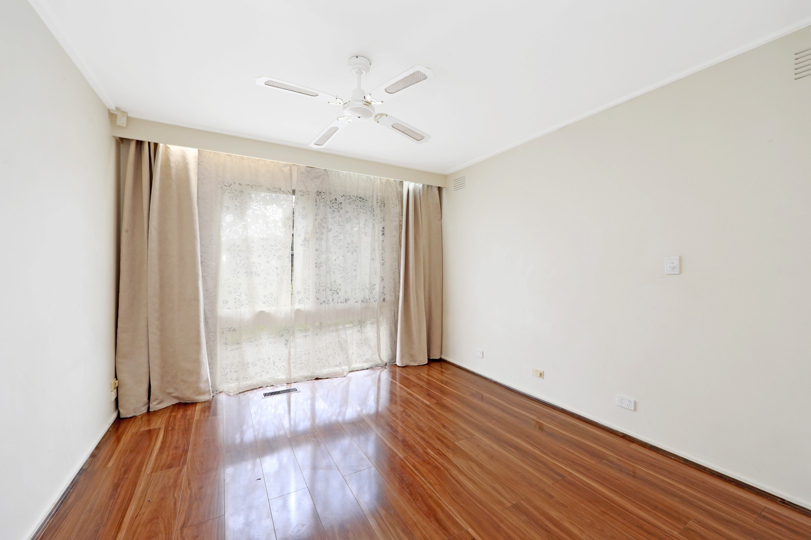 118 Outlook  Drive, Dandenong North, VIC 3175 - Thumbnail 1 - 09/11/2021