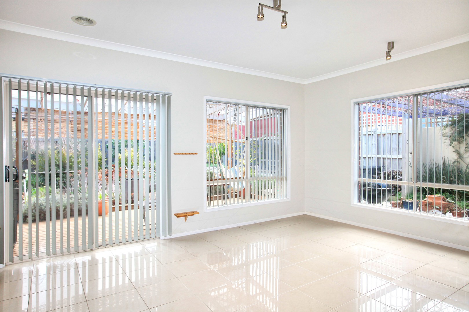 118 Royal Terrace, Craigieburn, VIC 3064, Craigieburn - Thumbnail 3
