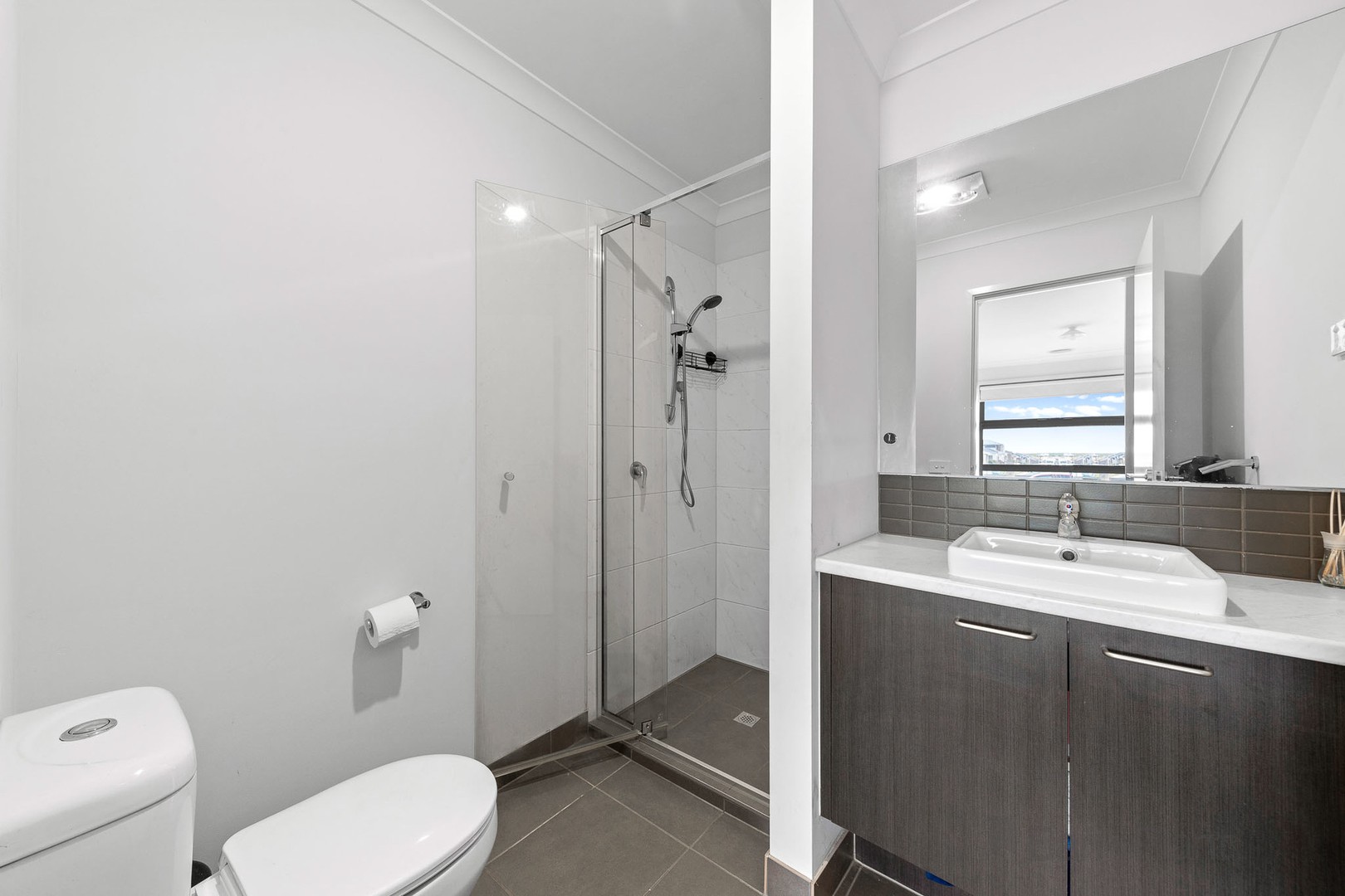 11B Thoroughbred Drive, Clyde North, VIC 3978, Clyde North - Thumbnail 3