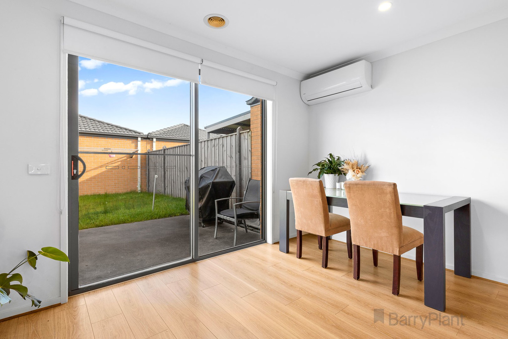 11B Thoroughbred Drive, Clyde North, VIC 3978, Clyde North - Thumbnail 5