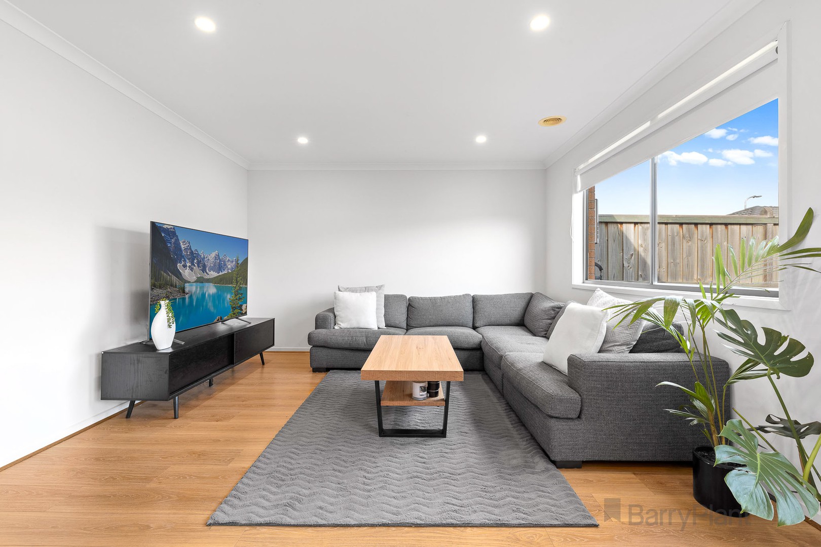 11B Thoroughbred Drive, Clyde North, VIC 3978, Clyde North - Thumbnail 6