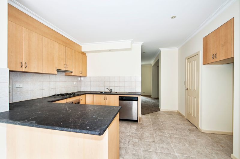 12/2 Shoalhaven Street, Bundoora, VIC 3083 - Thumbnail 2 - 10/11/2025