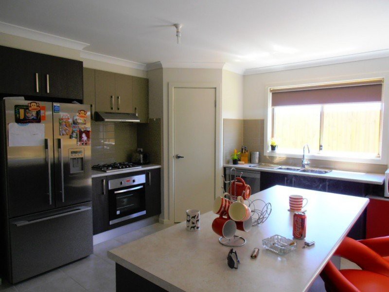12 Abbott Street, Melton South, VIC 3338, Melton South - Thumbnail 2