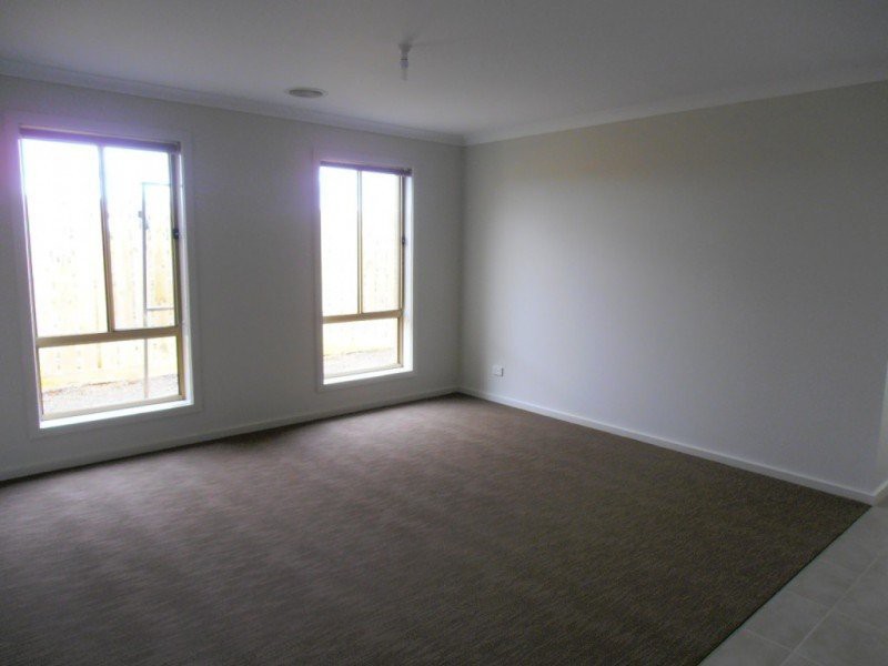 12 Abbott Street, Melton South, VIC 3338, Melton South - Thumbnail 3
