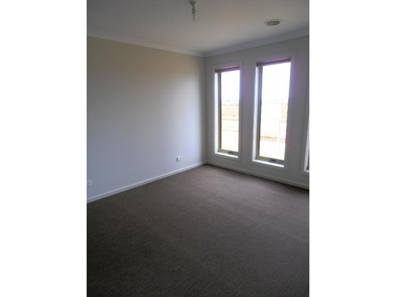 12 Abbott Street, Melton South, VIC 3338, Melton South - Thumbnail 4