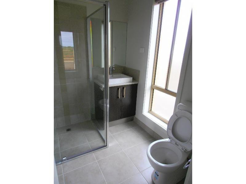 12 Abbott Street, Melton South, VIC 3338, Melton South - Thumbnail 5