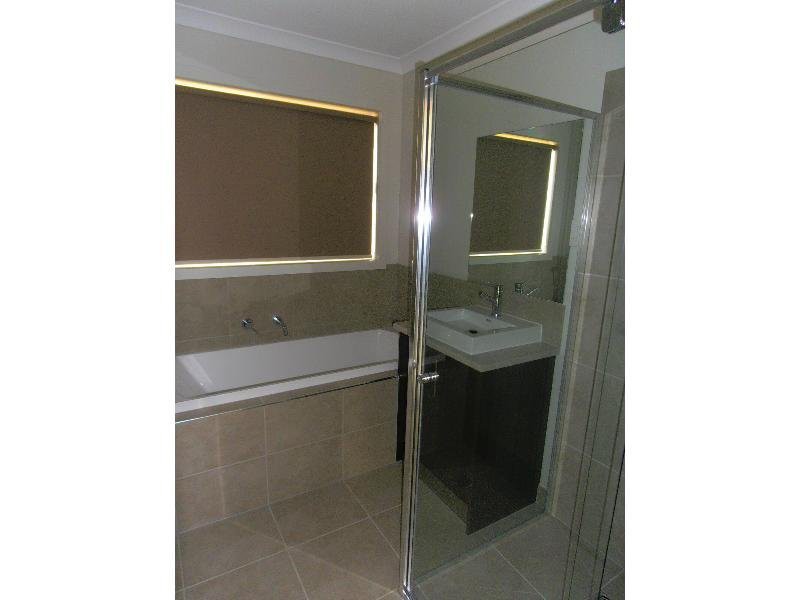 12 Abbott Street, Melton South, VIC 3338, Melton South - Thumbnail 6