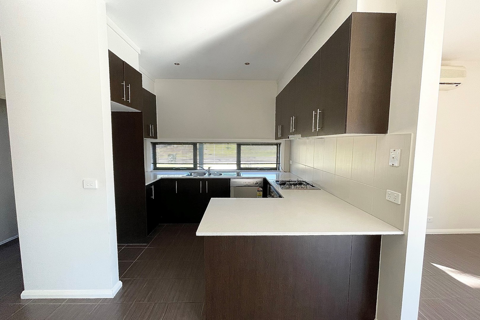 12 Albert Road, Sydenham, VIC 3037, Sydenham - Thumbnail 2