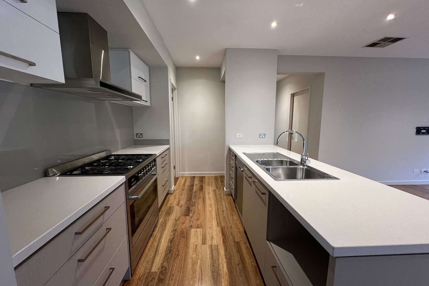 12 Annecy Boulevard, Fraser Rise, VIC 3336, Fraser Rise - Thumbnail 4