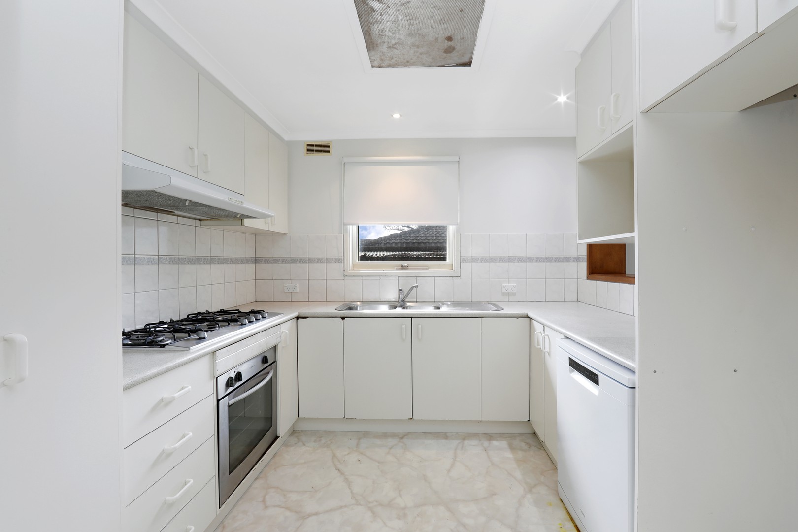 12 Barbican Court, Rowville, VIC 3178 - Thumbnail 2 - 26/08/2026
