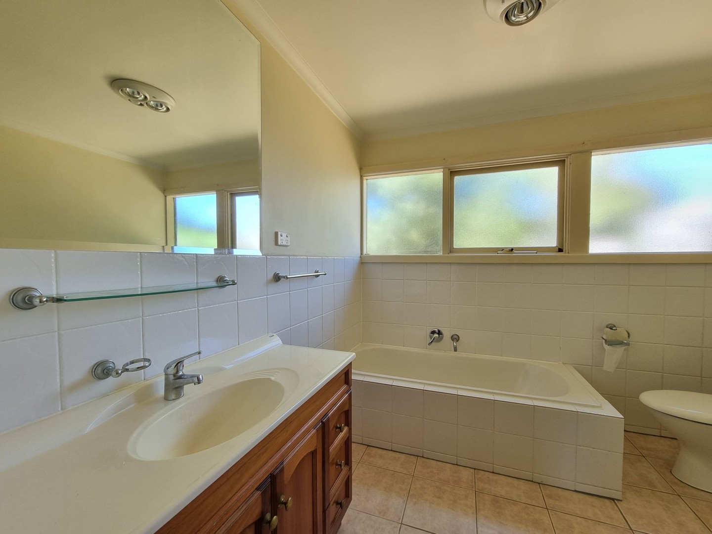 12 Basingstoke Road, Mitcham, VIC 3132, Mitcham - Thumbnail 7