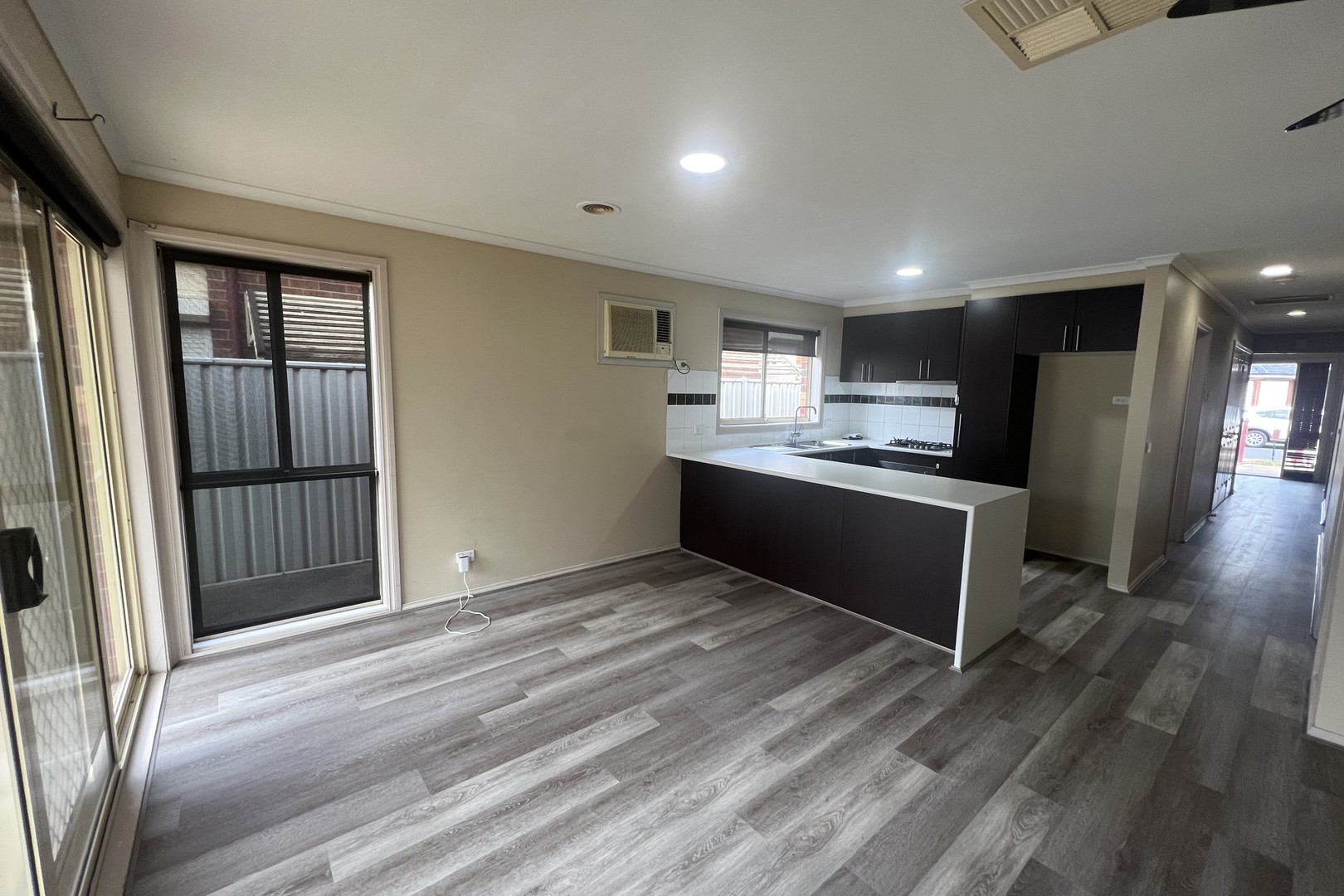 12 Bendigo Circuit, Caroline Springs, VIC 3023, Caroline Springs - Thumbnail 3