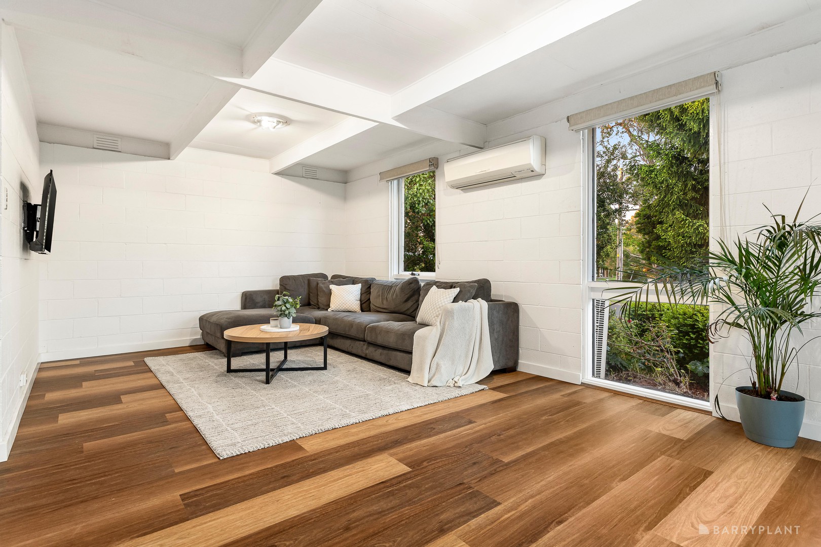 12 Bimbadeen Drive, Mooroolbark, VIC 3138 - Thumbnail 2 - 29/10/2025