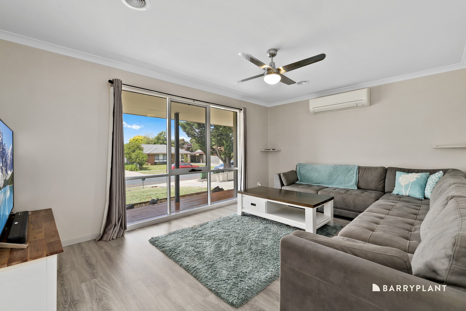 12 Bluegrass Crescent, Pakenham, VIC 3810 - Thumbnail 2 - 10/06/2026