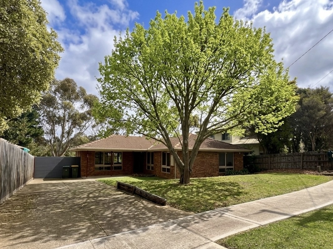 12 Bracknell Place, Deer Park, VIC 3023 - Thumbnail 2 - 05/10/2026