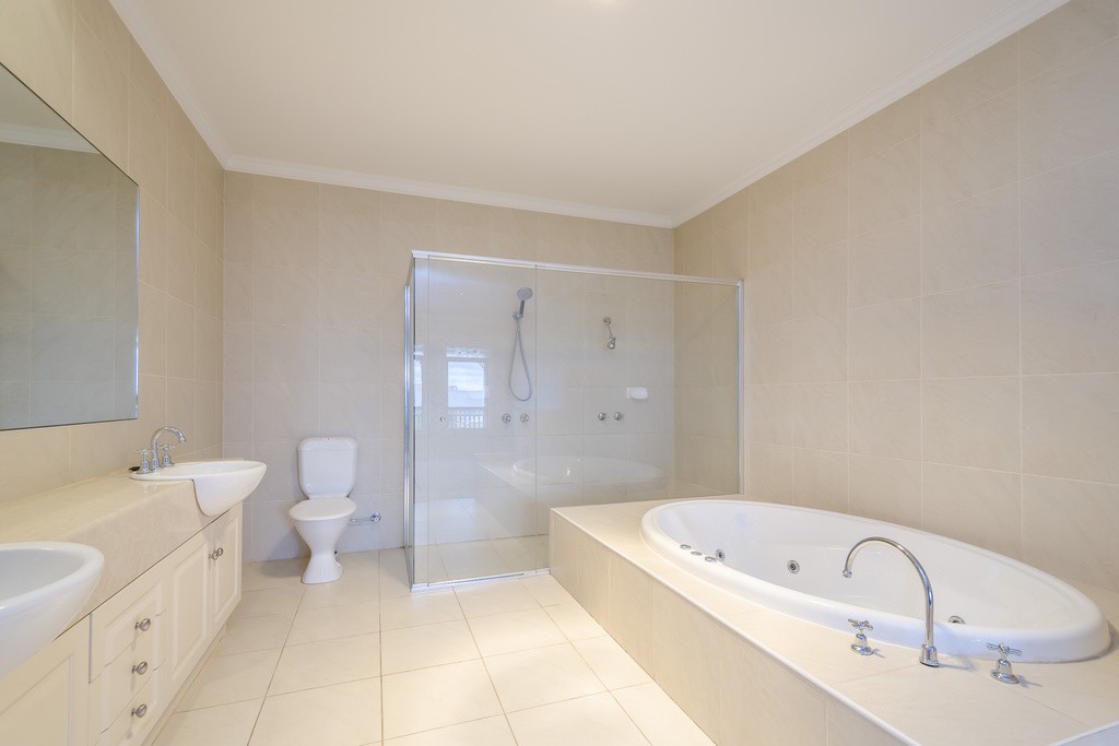 12 Breakwater Crescent, Point Cook, VIC 3030, Point Cook - Thumbnail 5