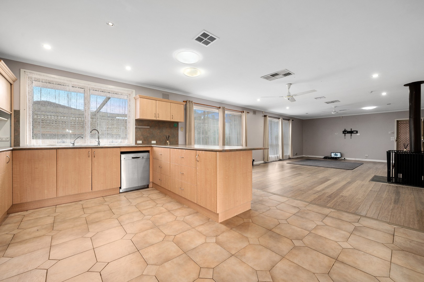 12 Cairns Drive, Darley, VIC 3340, Darley - Thumbnail 4