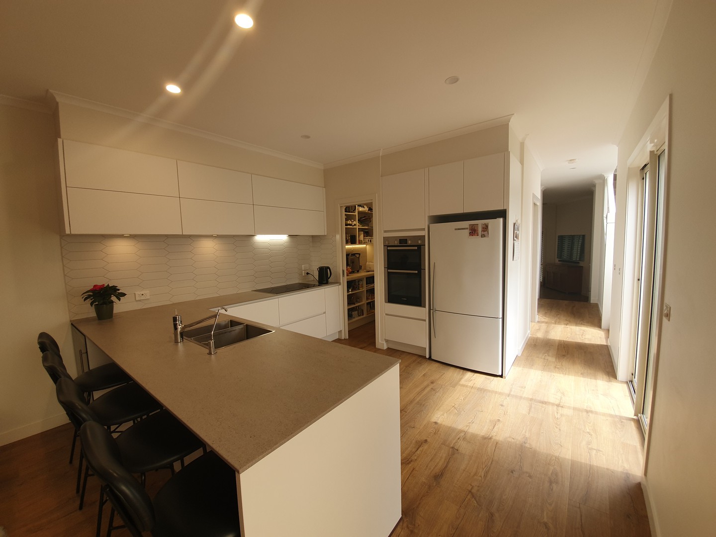 12 Canberra Parade, Port Melbourne, VIC 3207, Port Melbourne - Thumbnail 3