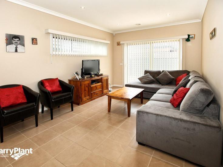 12 Cheltenham Close, Craigieburn, VIC 3064 - Thumbnail 2 - 11/10/2021