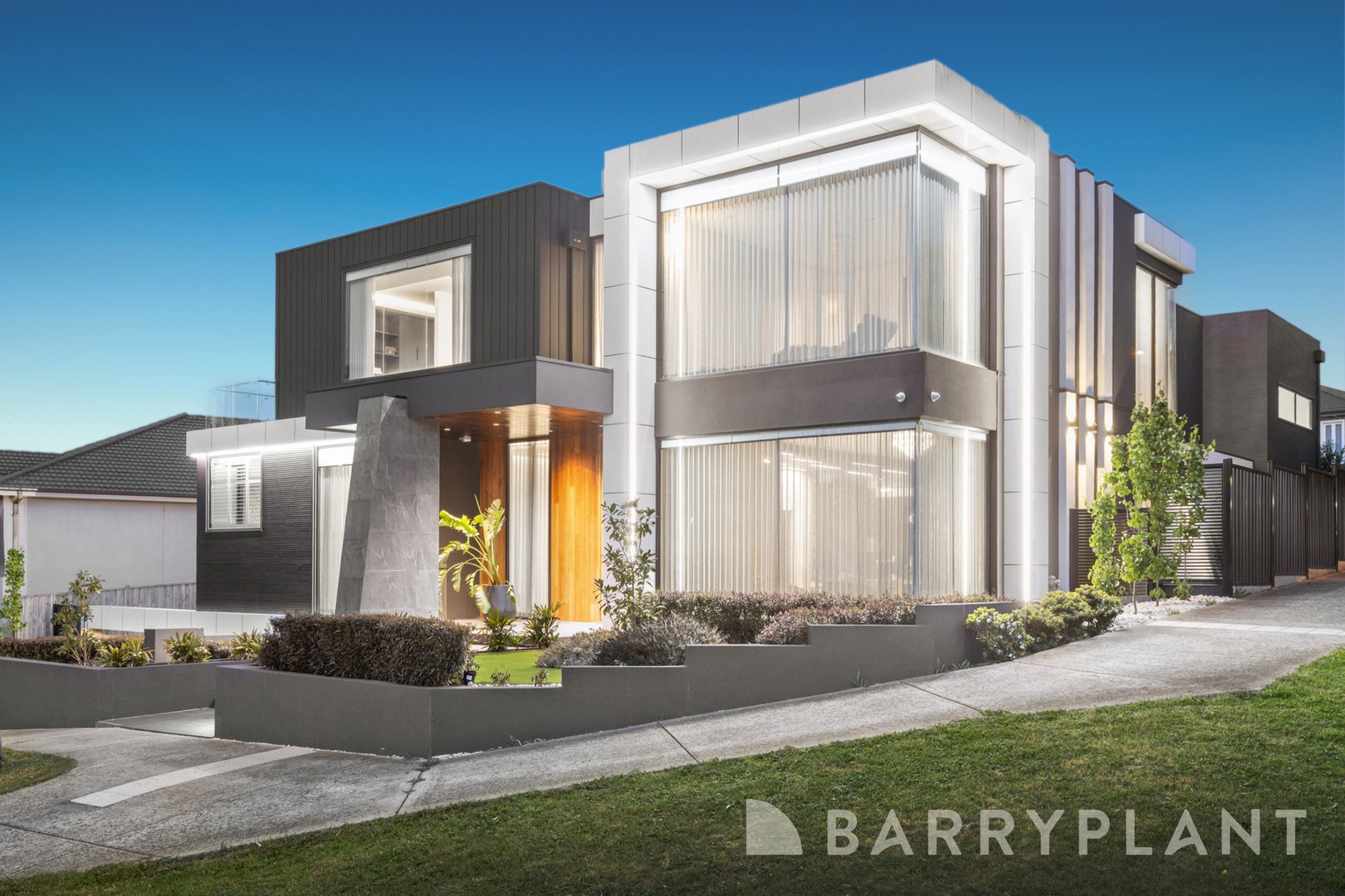 12 Clovemont Way, Bundoora, VIC 3083 - Thumbnail 2 - 27/10/2025