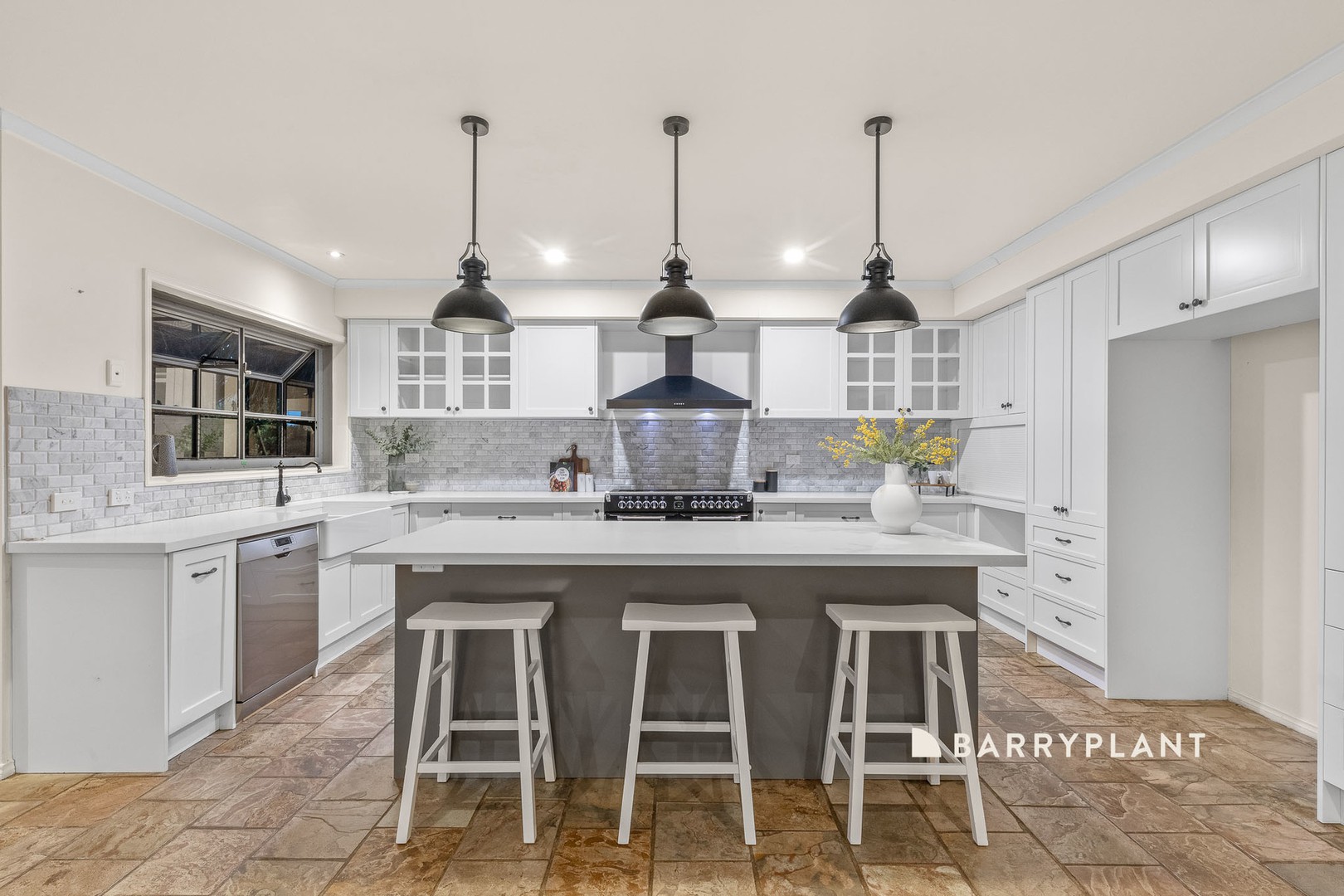 12 Coney Hurst Crescent, Mornington, VIC 3931 - Thumbnail 2 - 05/02/2025