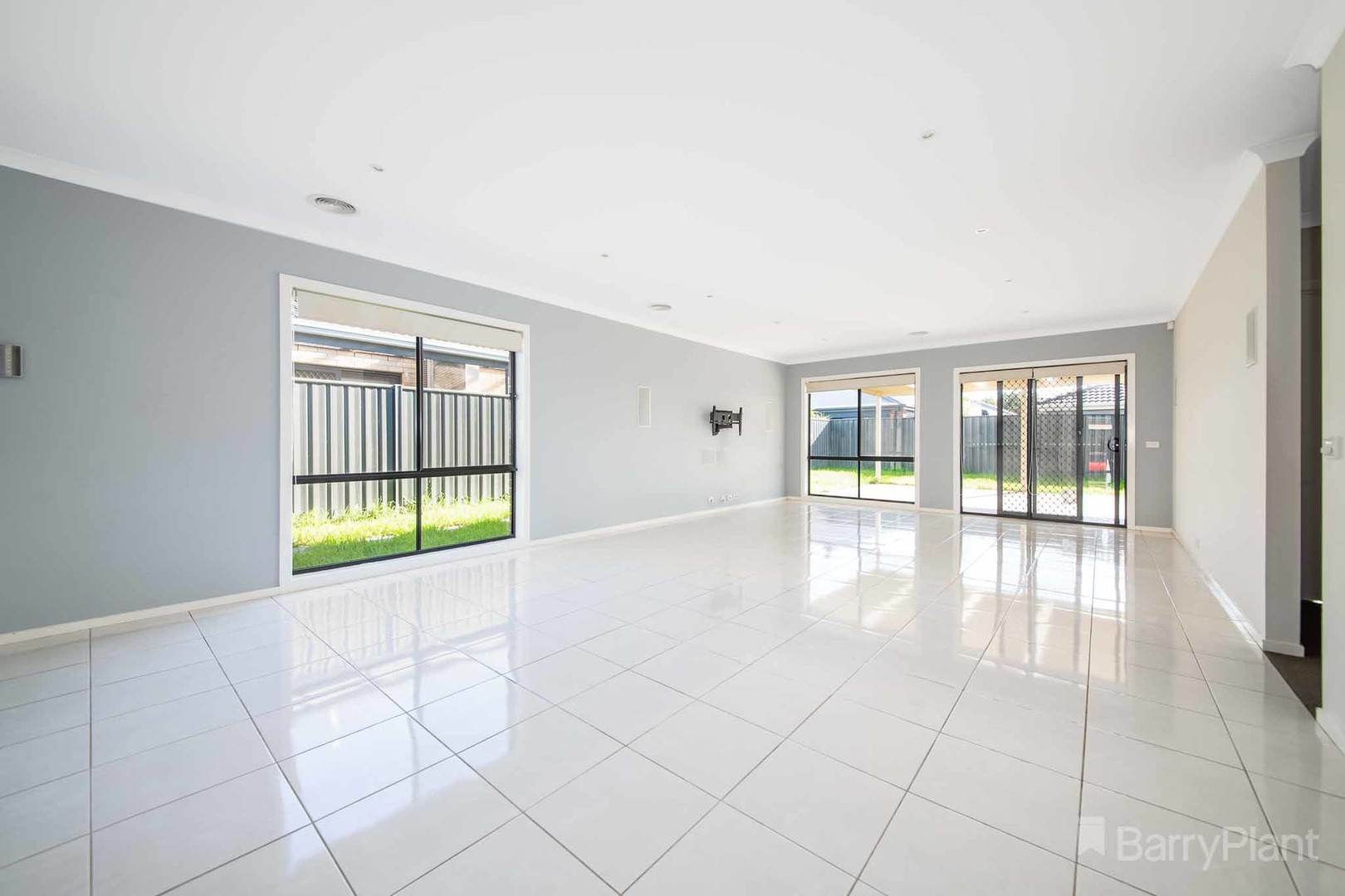 12 Cowes Close, Cranbourne North, VIC 3977, Cranbourne North - Thumbnail 2