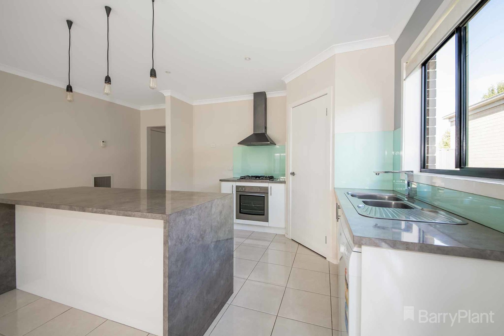12 Cowes Close, Cranbourne North, VIC 3977, Cranbourne North - Thumbnail 3