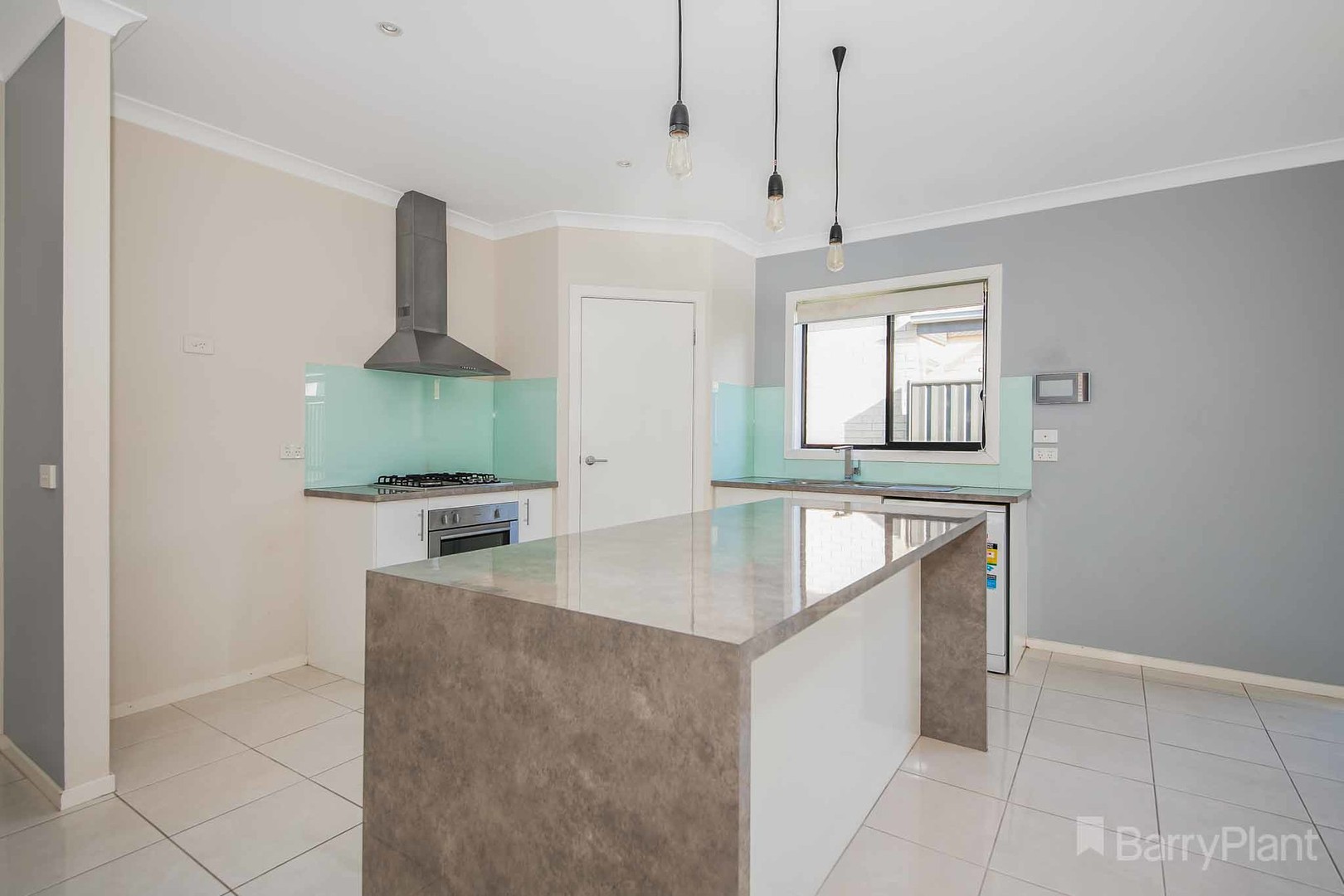 12 Cowes Close, Cranbourne North, VIC 3977, Cranbourne North - Thumbnail 4
