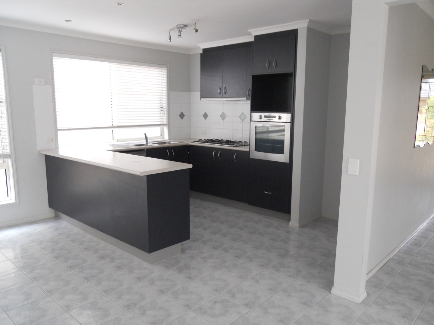 12 Damask Drive, Tarneit, VIC 3029, Tarneit - Thumbnail 3