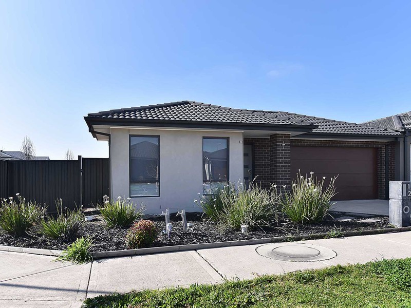 12 Darmain Drive, Greenvale, VIC 3059 - Image - 02/09/2026