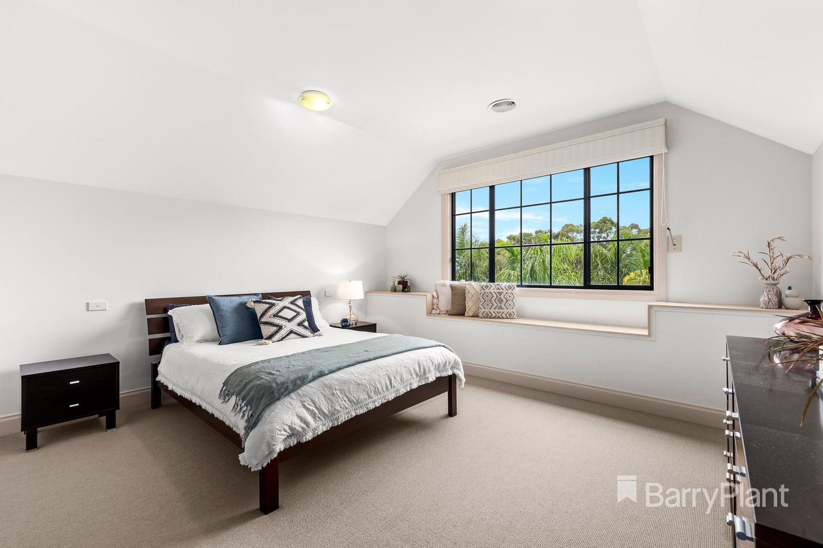 12 Delacombe Drive, Mill Park, VIC 3082, Mill Park - Thumbnail 8