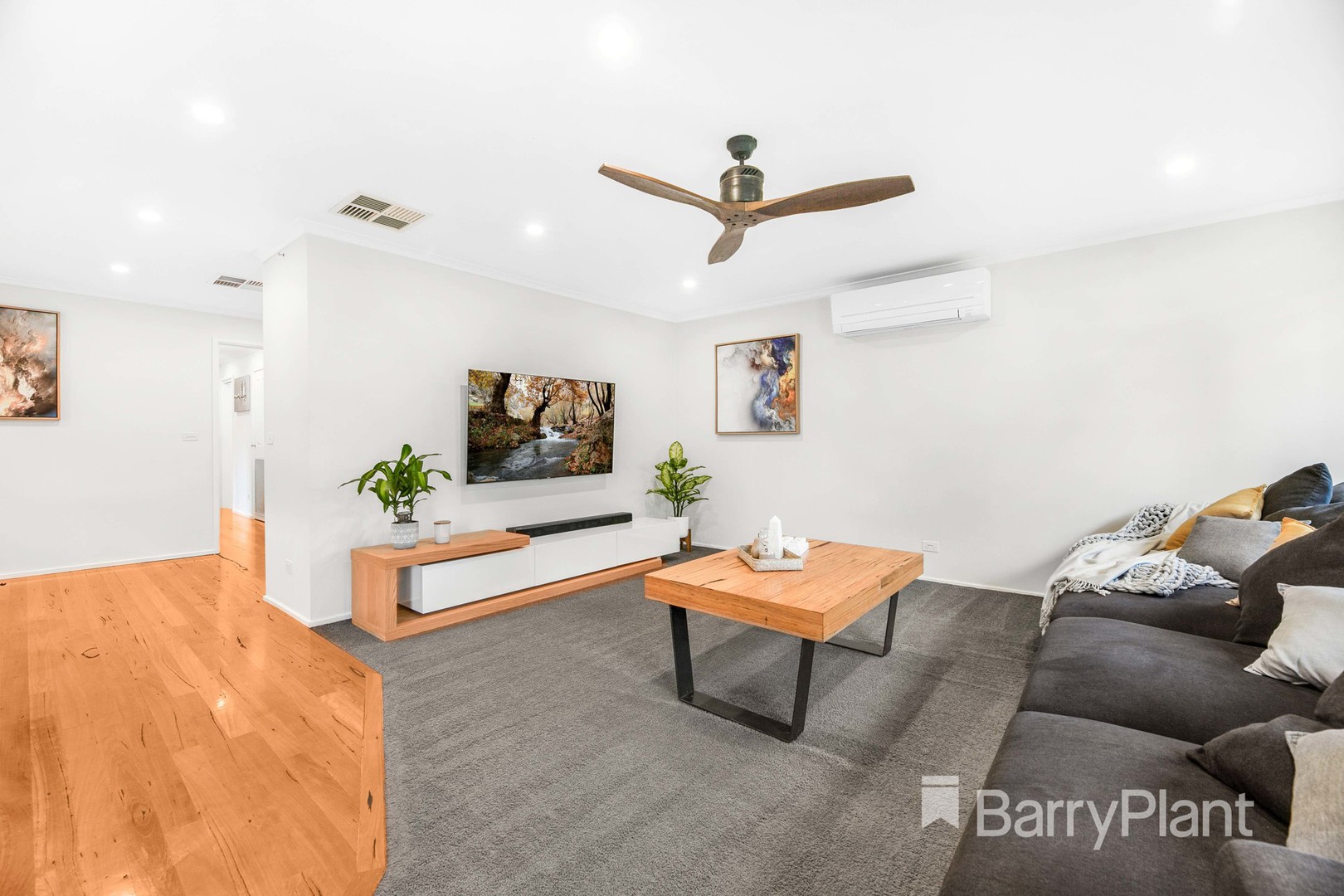 12 Dobell Place, Mooroolbark, VIC 3138 - Thumbnail 2 - 17/03/2022